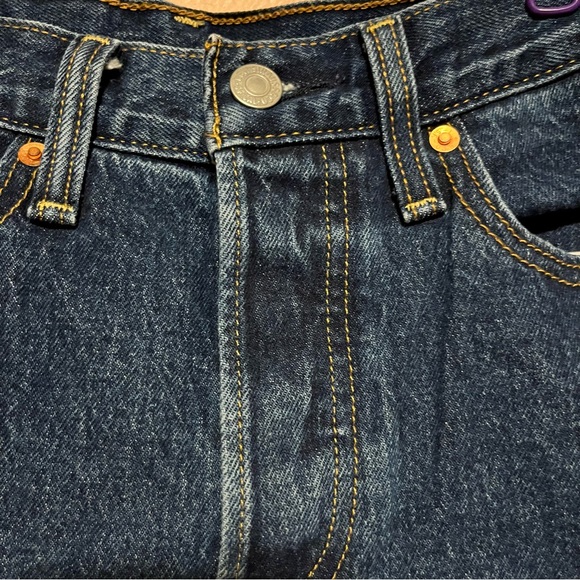 Women’s Dark Wash Levi’s Jeans Size 28 - Picture 7 of 7